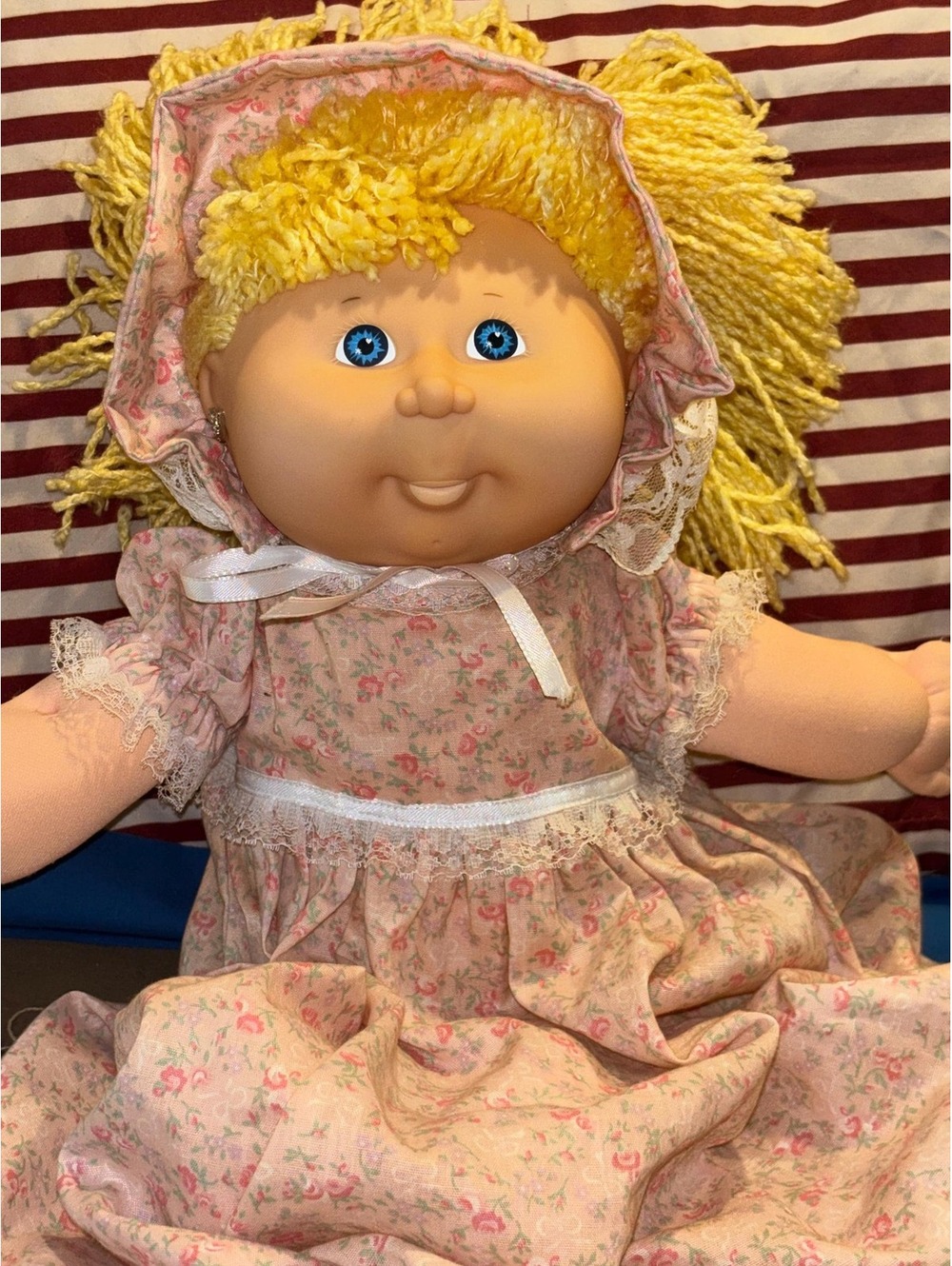 Cabbage Patch Kids Kissin’ Kids Girl Doll Blondw Hair Blue Eyes *Adorable!*